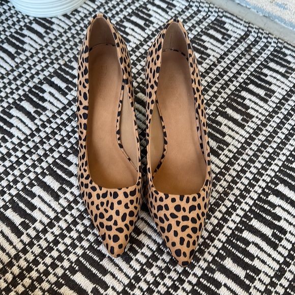 Cheetah print Bamboo block heels in size 8. Brand new without box. - Picture 2 of 8